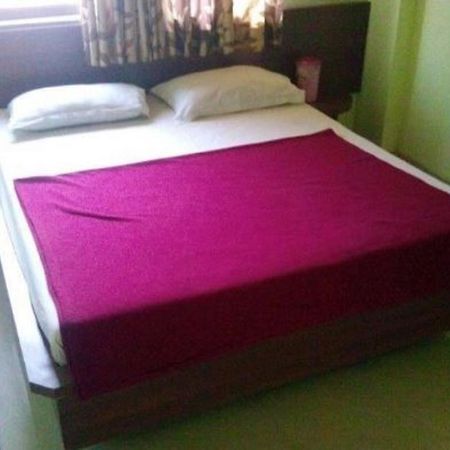 Sri Sai Sannidhi Hotel Sirdi Kültér fotó