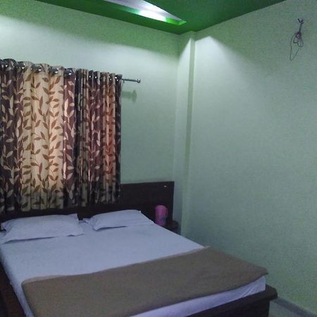 Sri Sai Sannidhi Hotel Sirdi Kültér fotó
