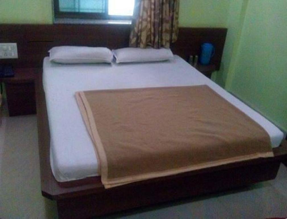 Sri Sai Sannidhi Hotel Sirdi Kültér fotó