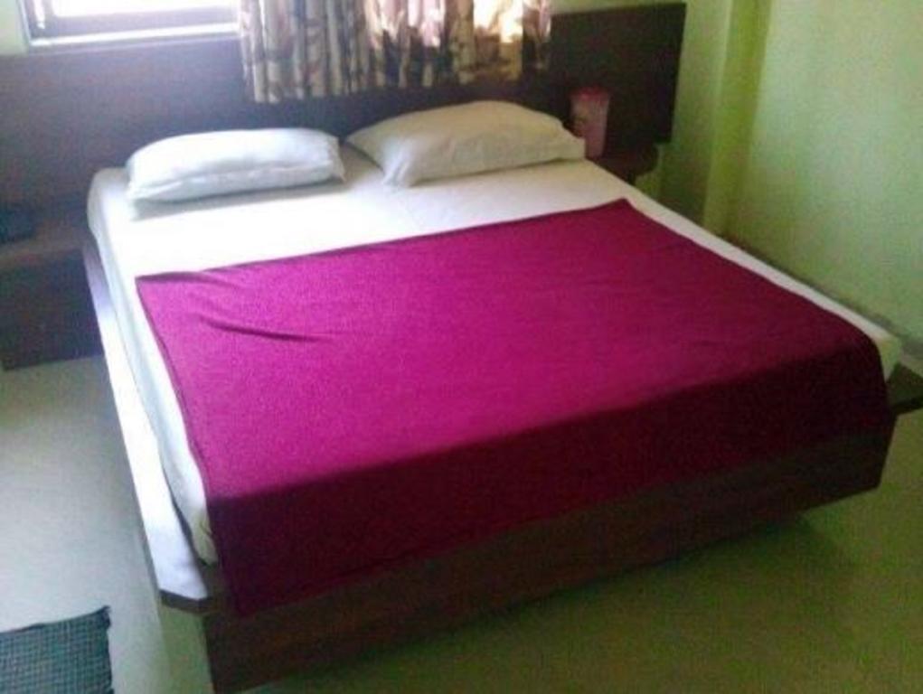 Sri Sai Sannidhi Hotel Sirdi Kültér fotó