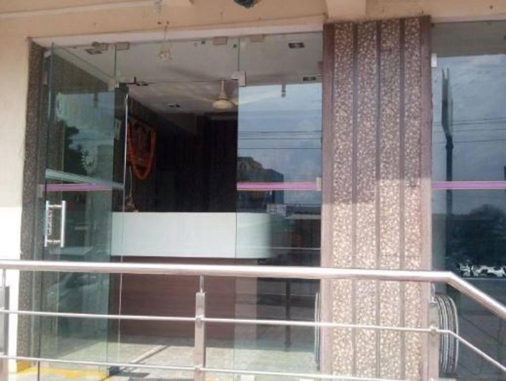 Sri Sai Sannidhi Hotel Sirdi Kültér fotó